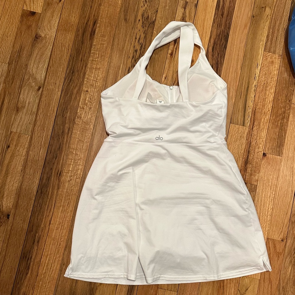 NWOT Alo Yoga AloSoft Showcase Dress in White - Picture 5 of 8